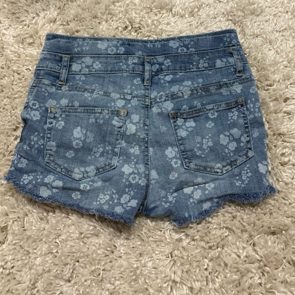 High Rise Flower Patterned Shorts - Picture 3 of 3